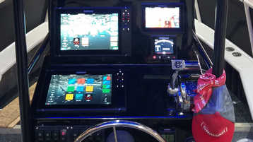 EMC-630CC, centre console, Simrad multifunction displays