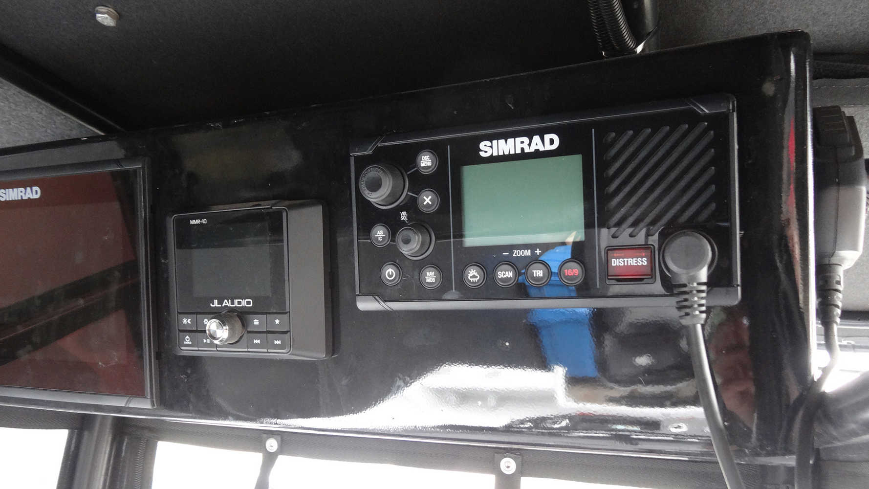 EMC-630CC, T-Top, Simrad MFD and VHF Radio, JL Audio controller