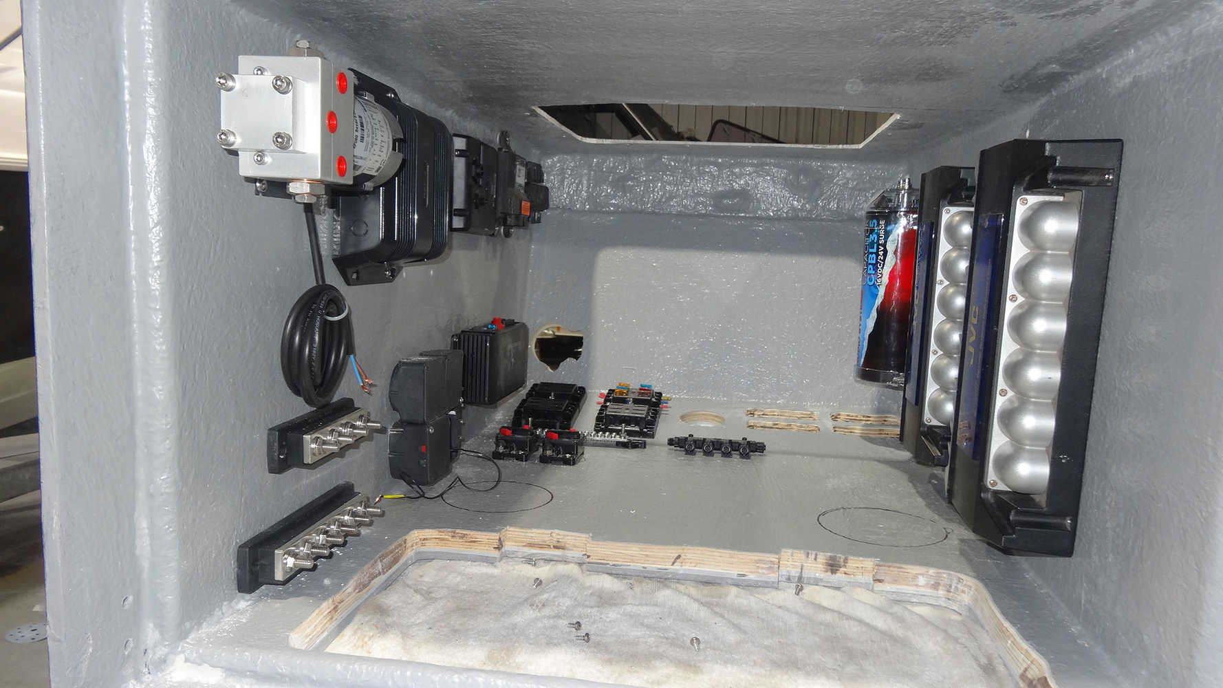 EMC-630CC, centre console, marine electronics
