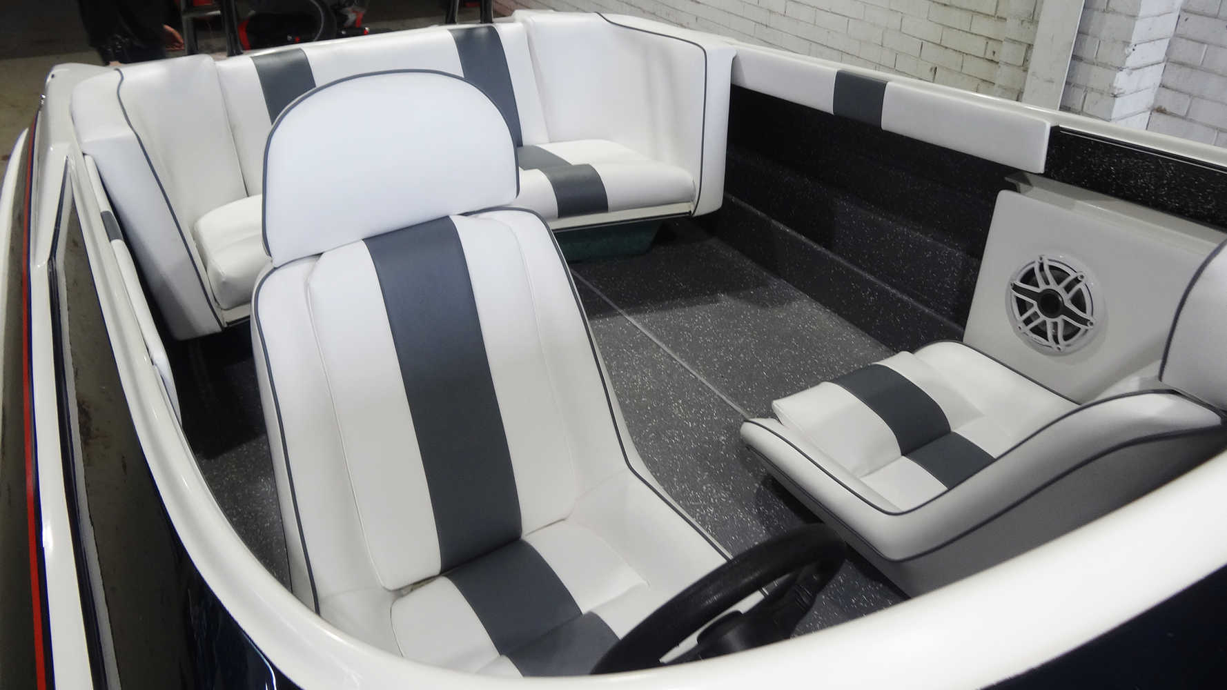 Haines Signature 1900S, custom interior