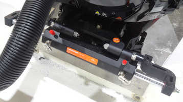 Multiflex Multisteer hydraulic steering on Haines Signature 1900S