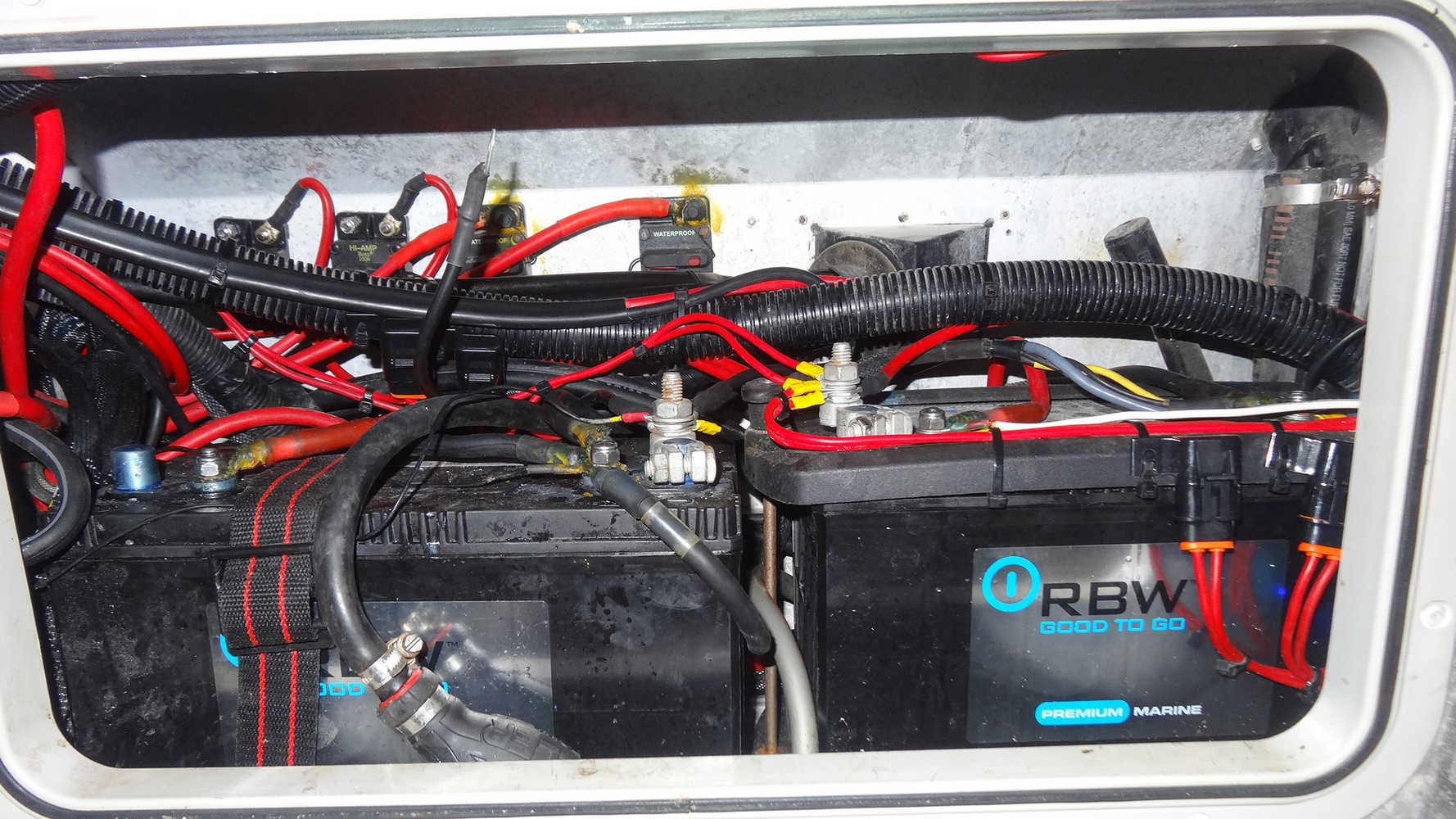 Stabicraft 2400, battery box (before)