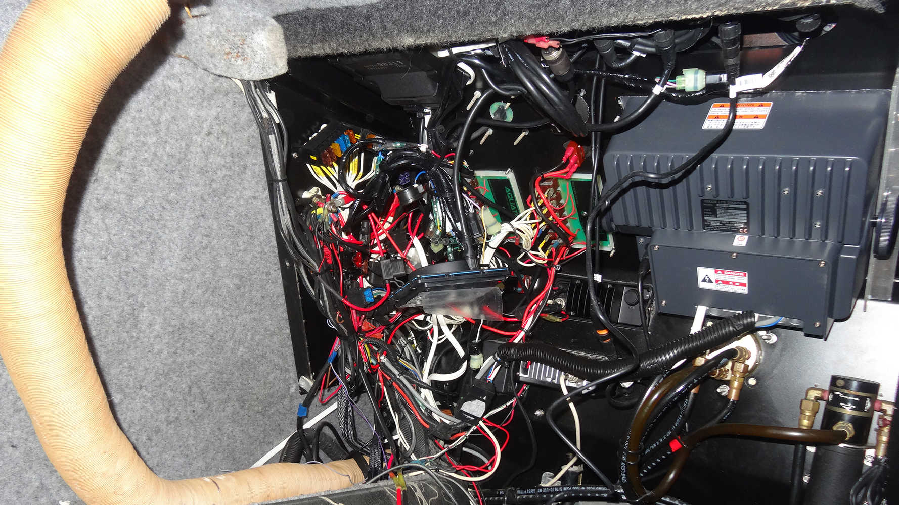 Stabicraft 2400, behind dash (before)