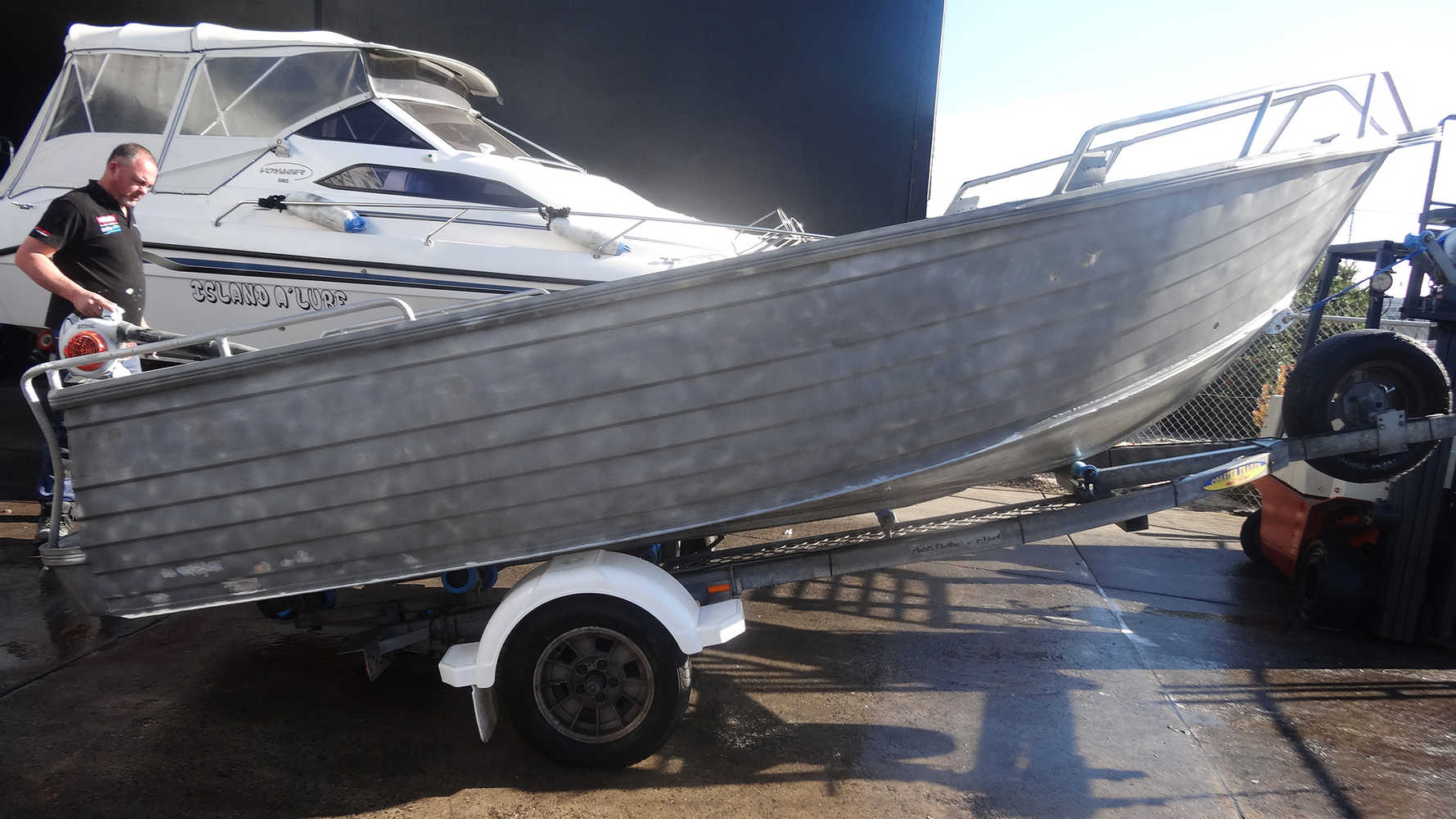 Stacer 460 SunMaster, hull sandblasted