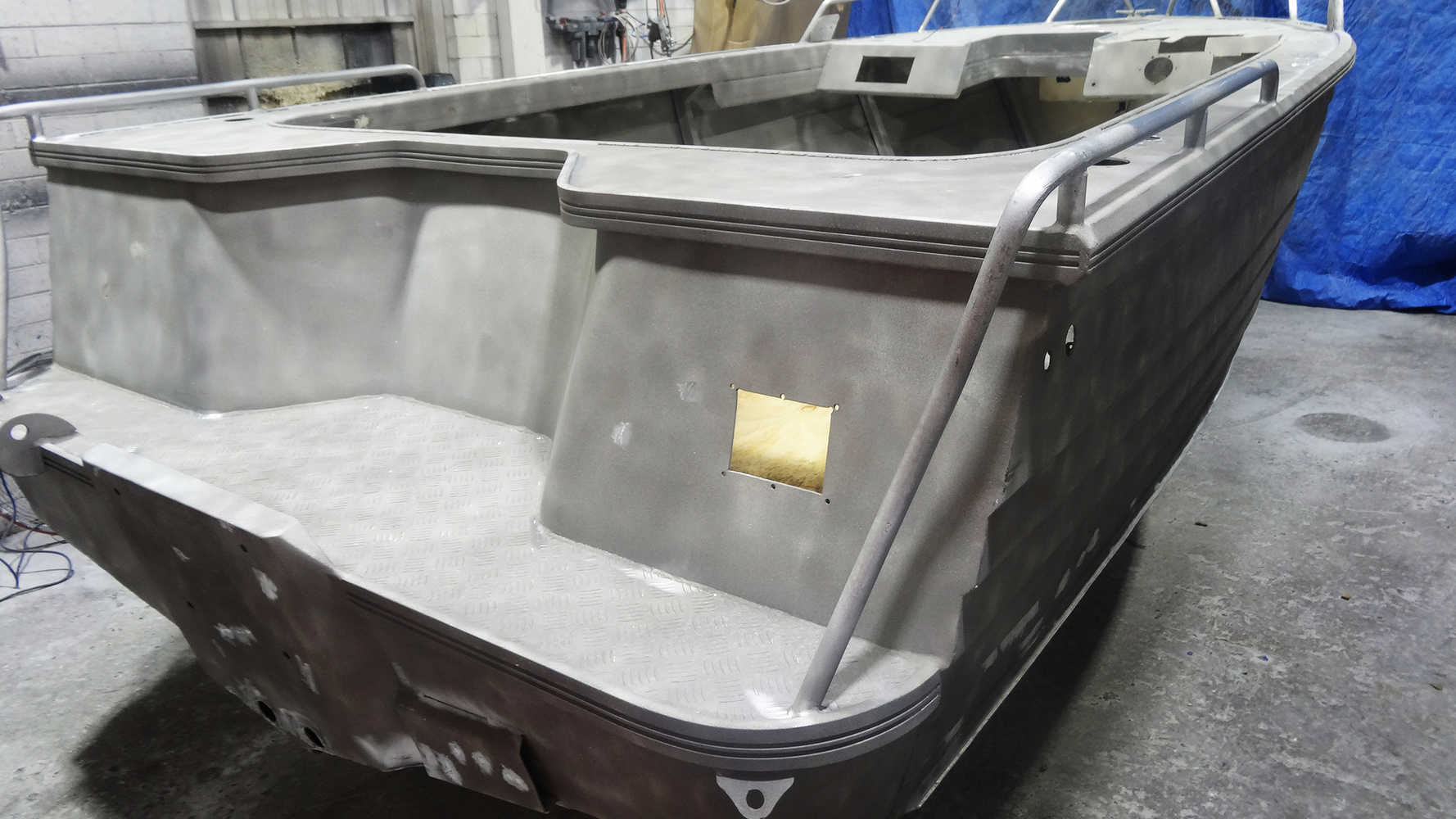 Stacer 460 SunMaster, hull, prepare for paint