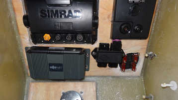 Centre console and Simrad marine electronics